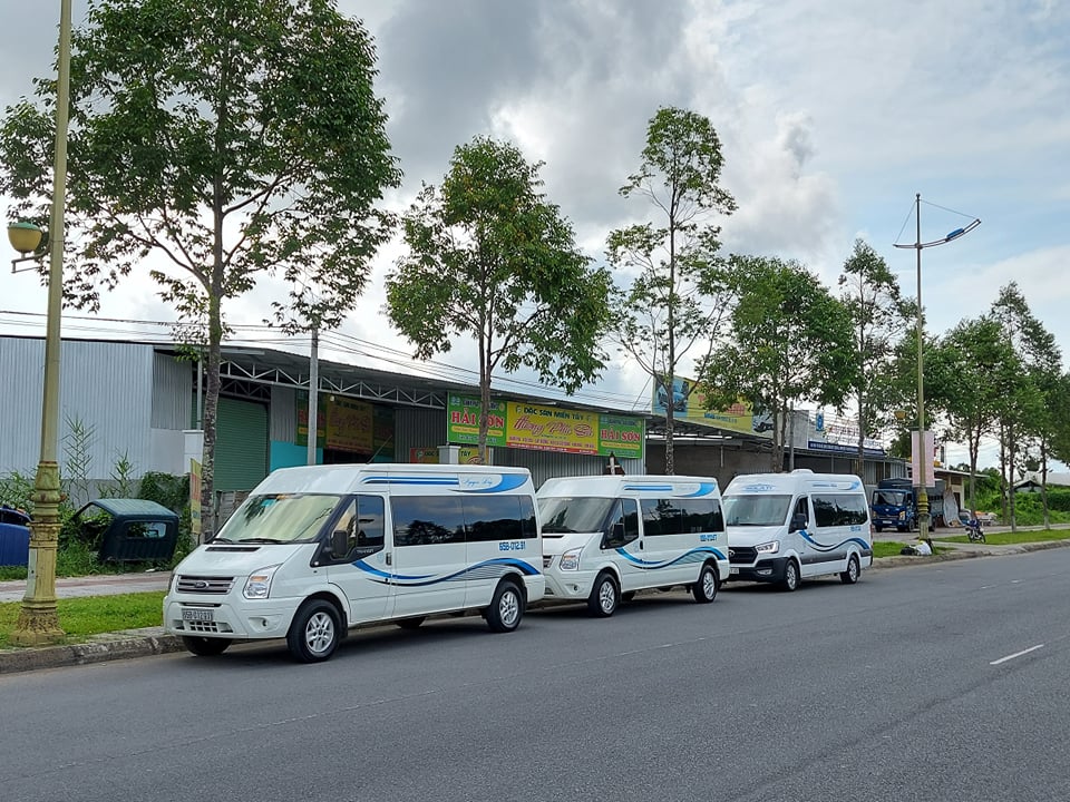 Xe 16 chỗ đón sân bay Tân Sơn Nhất – Đặt ngay để có chuyến đi thuận tiện, nhanh chóng!