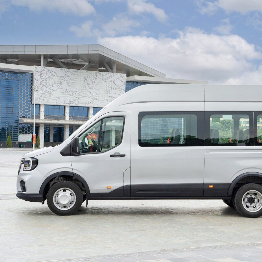 Nên Thuê Xe 18 Chỗ Đi Ba Vì bởi Phù Hợp Với Nhóm Đông Người